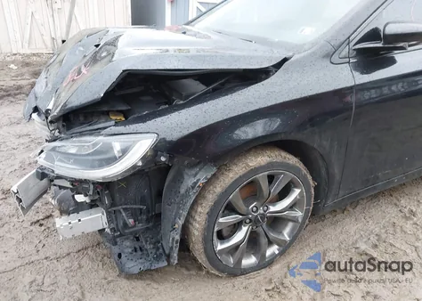 2015 Chrysler 200 S z USA, uszkodzony, nr VIN 1C3CCCDG6FN567472